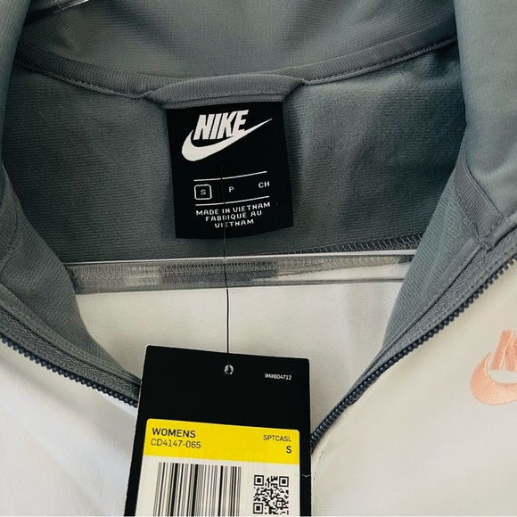 Women’s Nike Sportswear Track Set - Picture 7 of 9